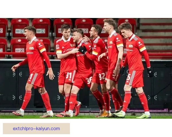 德甲奥尔班后防表现稳健，球队防线逐渐稳定回暖